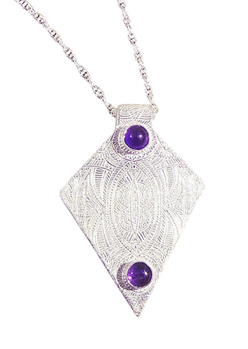 Textured pendant with amethysts